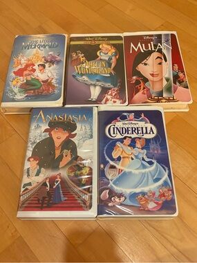 Disney VHS Bundle (5) Mulan, Little Mermaid, Cinderella + Alice in Wonderland